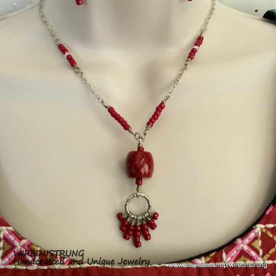 Red Seed bead Cluster necklace set, Gift for her, Handmade Jewelry, Seed bead necklace, Women's Jewelry, Necklace set, Valentines Day
