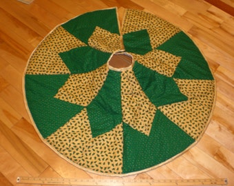 Santa Workshop Quilted Tree Skirt GFTOTP14960 main image 1