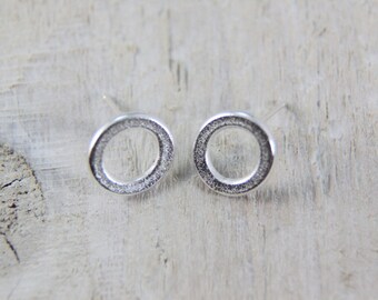 Silver circle earrings, simple stud earring,textured stud earrings
