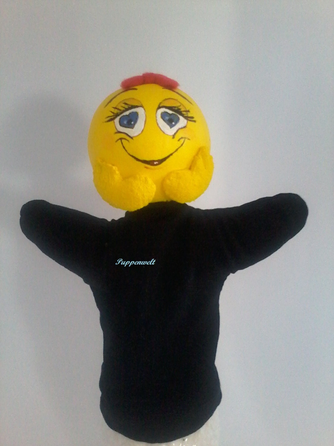 Hand puppet based in the in loveemoji