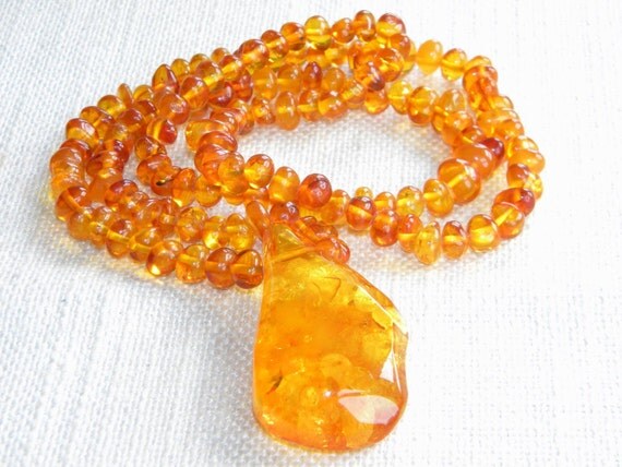 IMPRESSIVE real AMBER beads necklace 44g large pendant