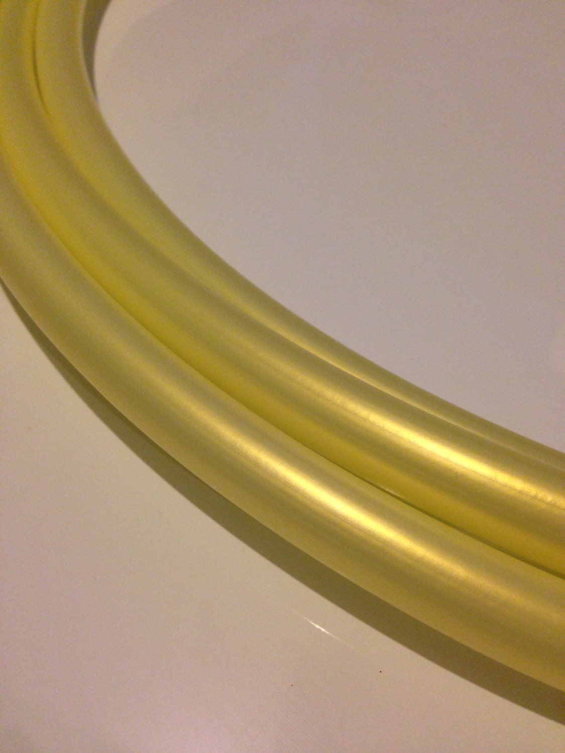 5/8 inca gold polypro hula hoop with a push button