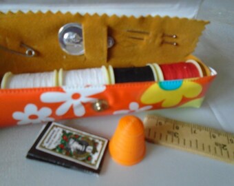 retro mini sewing kit