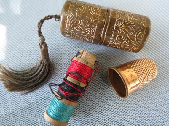 Victorian Thread Holder And Thimble Case Including A Thimble