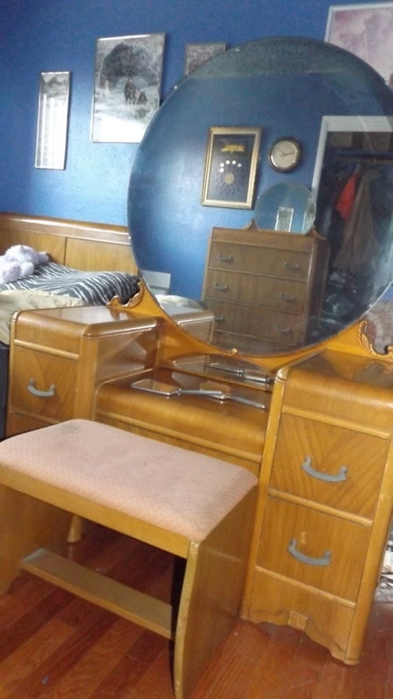 Vintage Bedroom Set Waterfall Design Complete Set with Vanity