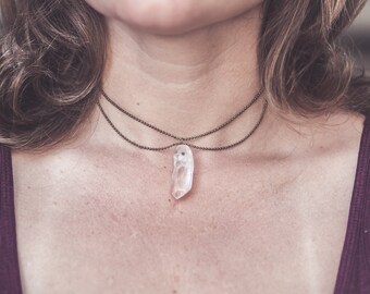 Raw crystal choker, Natural Gemstone Pendant, Rough Cut Gemstone Choker, Bronze Small Chain, Boho Style Necklace, Natural Crystal Pendant