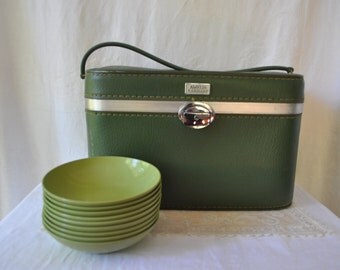 Vintage Amelia Earhart Olive Green Train Case/Tailgating Picnic Basket/With 10 Melamine Bowls