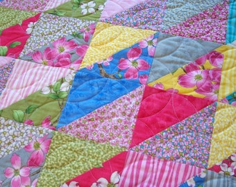 Dogwood Table Runner Quilted Triangles Quiltsy Handmade FREE U.S. Shipping
