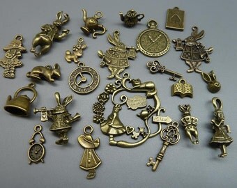 20pcs Mixed Antique Bronze Alice in Wonderland Wreath Charm Pendant