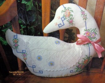 Turning Goose Cross Stitch Kit Titan Needlecraft Decorative Silhouettes Vintage