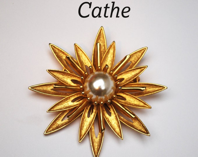 Vintage Large Cathe Brooch Gold and Pearl Flower pin