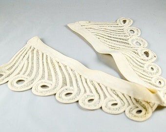 Vintage 1930s or 1940s Off-White/Cream Intricately Detailed Handmade Collar