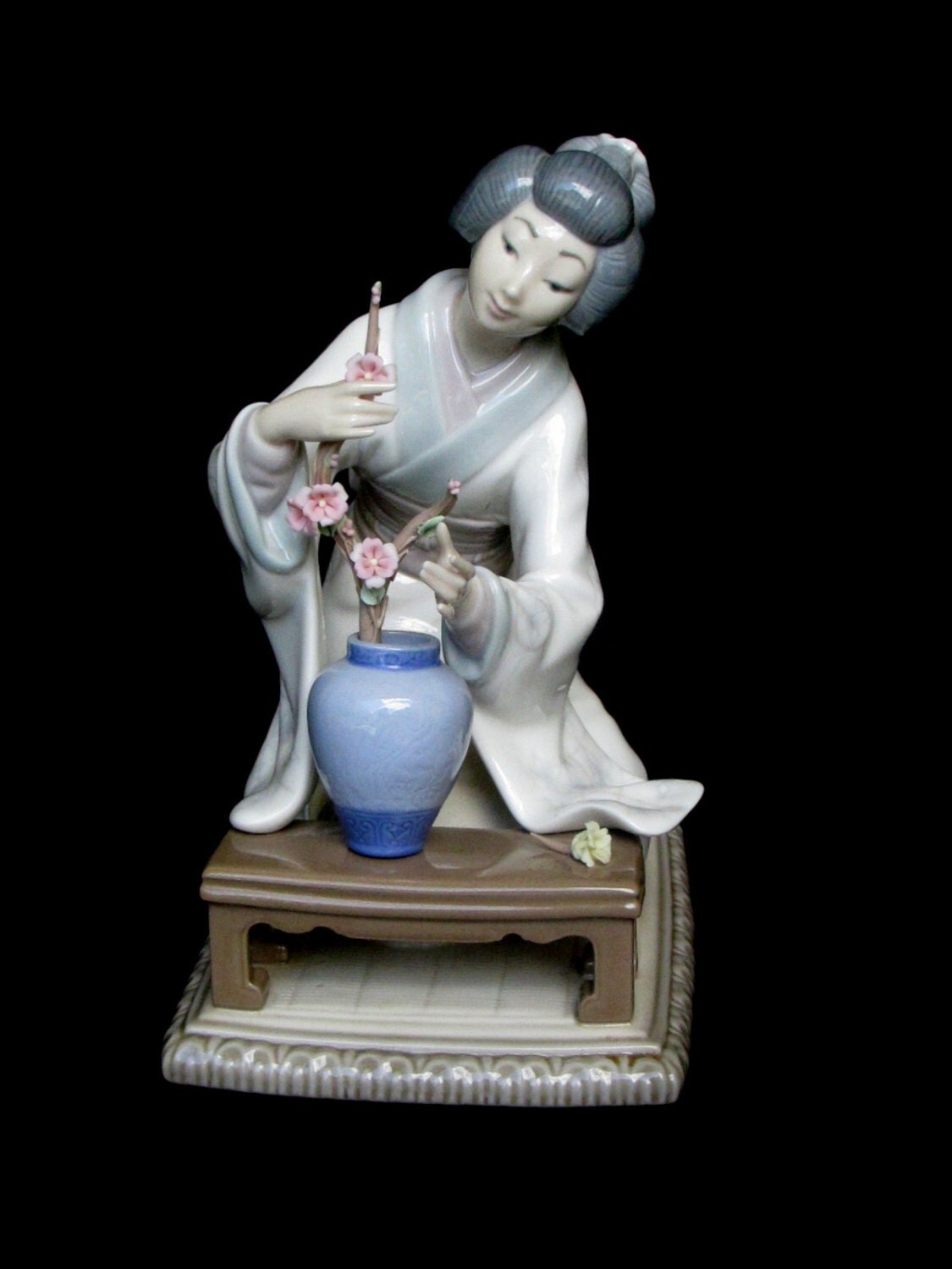 CHRISTMAS SALE Lladro Flower Arranger 4840 AKA Japanese Girl