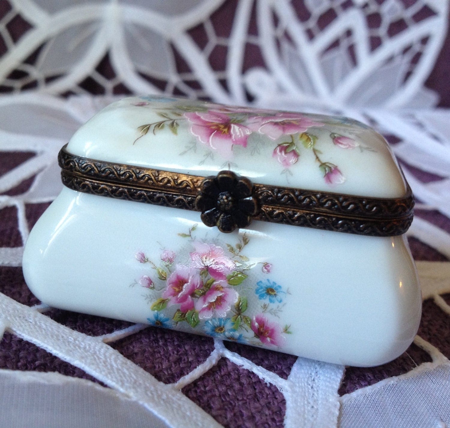 Authentic Limoges Paris Pill / Trinket Box. Pink flowers with