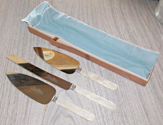 Vintage CLASSIC TREASURE MASTERS Wedding Cake Knife Set 