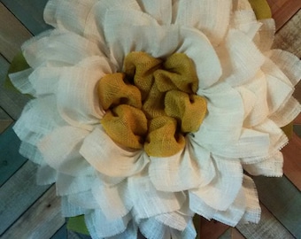 White Daisy Burlap Wreath // Front Door Wreath // Burlap Wreath // Spring Wreath // Birthday GIft // Rustic Decor // Summer Wreath