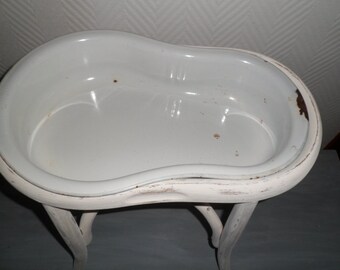 Former White enamelled bidet on its feet wood, bidet, chamber pot, planter, bench bathroom