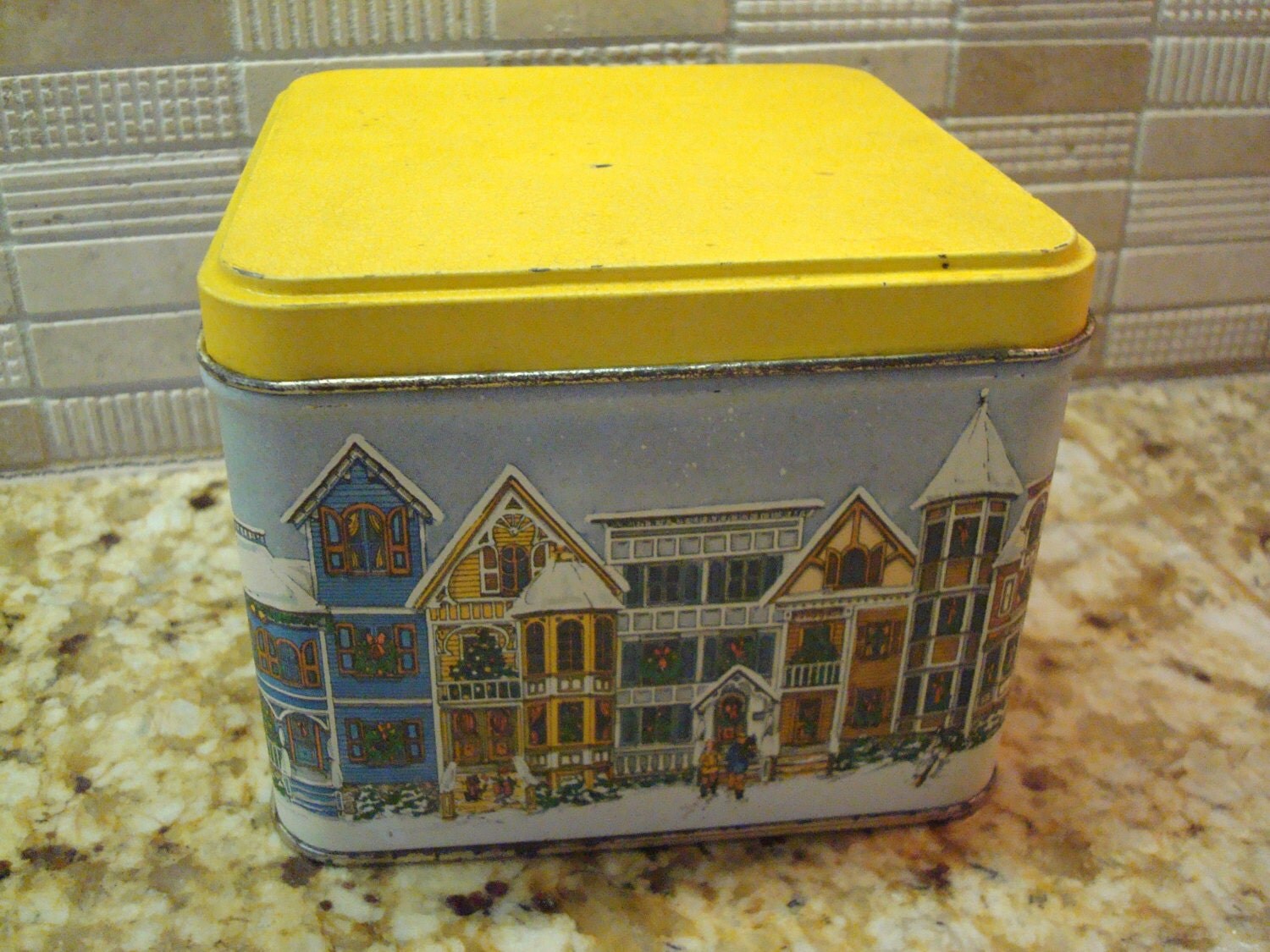 Vintage Potpourri Press Square Tin Great Vintage Condition!! Haute