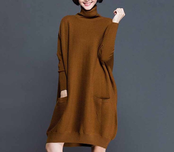 sweatshirt with collar and skirt