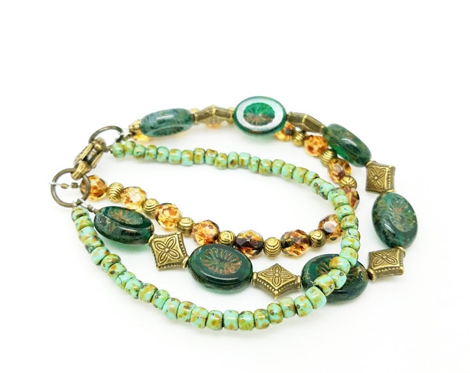 Green boho bracelet//green Bohemia bracelet//picasso jasper bracelet//three row bracelet//boho jewelery//green bohemian bracelet