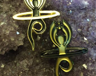 Hooping Nectar - an ELectric Forest String Chees and Bassnectar mash up hat pin.