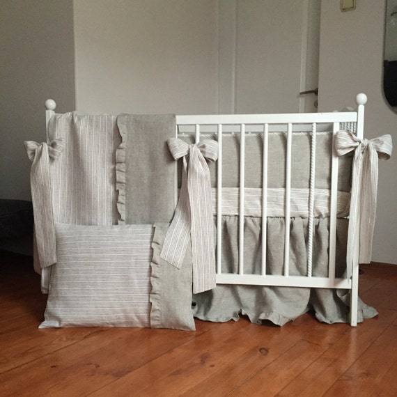 Gender neutral bedding set from natural linen /// Crib