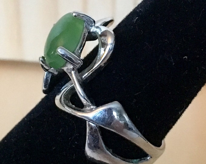 Storewide 25% Off SALE Vintage Sterling Silver Green Jade Cabochon Eclectic Designer Ring Featuring Twisted Wire Designs