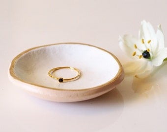 Minimalist ring dish - Ring bearer pillow alternative - Clay ring holder - Jewelry organizer - Wedding ring tray - Minimalist jewelry dish