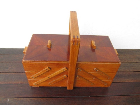 Vintage Nähkästchen Nähkasten mit Inhalt Aufklappbar aus