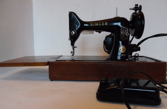 Singer 99k Vintage Electric Sewing Machine With Bentwood Case