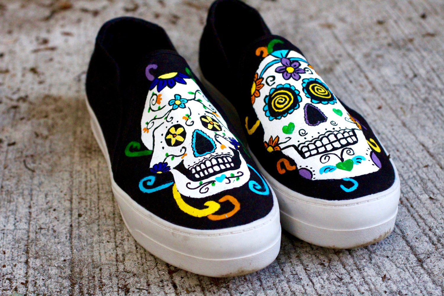 Sugar Skull Custom Canvas Shoes / Hand Painted / Day of the Sugar Skull Custom Canvas Shoes / Hand Painted / Day of the