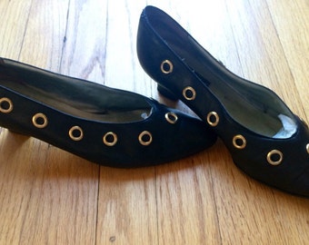 Vintage 1990's Black Leather Heels // Brass Grommets // Gold Grommet Heels // 90s Grunge // Sz 8 // Low Heel // Pointed Toe // Punk Shoes