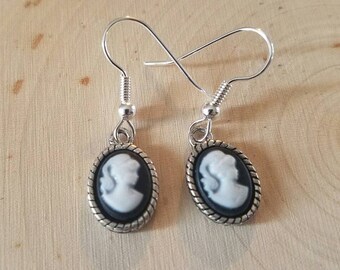 Vintage style cameo earrings