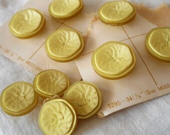 Set of 10 VINTAGE Moss Green Plastic BUTTONS C04