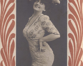 Janet Doré, Edwardian Stage Performer, British Postcard circa 1903