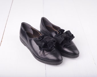 Vintage Glacée Black Leather With Bow Pointed Toe Flats, Womens 7 / ITEM281