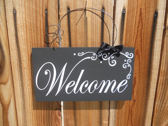 Black and White Welcome Sign