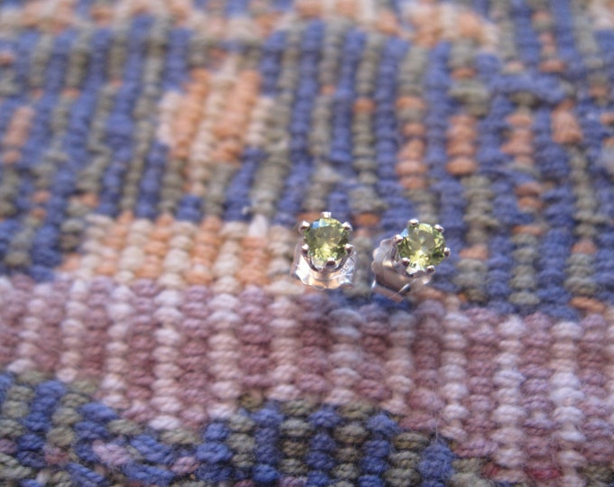 Peridot Stud Earrings, Petite 3mm Round, Natural, Set in Sterling Silver E864