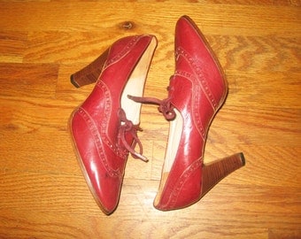 Vintage Olaf Daughters Made In Italy Vero Cuoio Burgundy Classic Laced Wingtip Leather High Heel Oxford Shoes Size 40 (8-8 1/2)