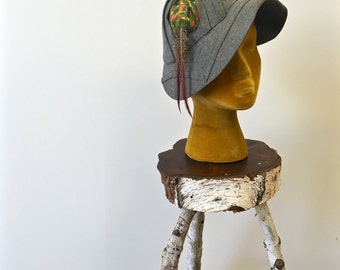 Gray cloche hat * Vintage 1920s feathered cloche * 20s structured wool felt hat
