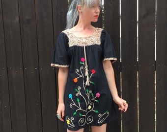 Mexican Dress // Mini Dress // Bohemian Style // Hippie Clothes // Vintage Boho Clothing // Floral Print // Festival Fashion // XXS XS SMALL