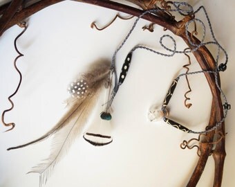 Dandelion Florets Macrame Necklace with natural feathers - Collier macramé fleurettes de pissenlits et plumes naturelles