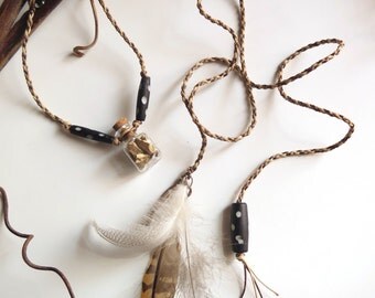 Mandrake Macrame macrame Necklace with natural feathers - Collier macramé mandragore et plumes naturelles