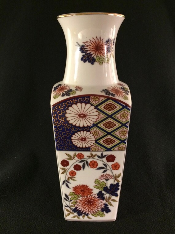 Japanese Imari Style Porcelain Vase Four Sided with Floral