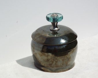 Wheel-thrown small pot with lid/handle
