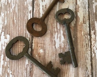Free Shipping Vintage Skeleton Key, Industrial Key, Steampunk Jewelry Supplies, Primitive Key, Antique Key, Vintage Key
