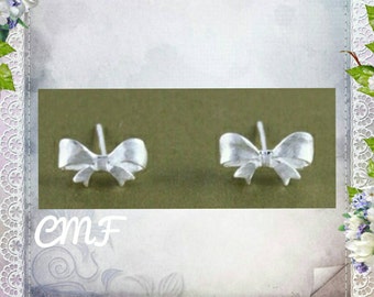 Items similar to Silver Bow Earrings - sterling silver bow earrings ...