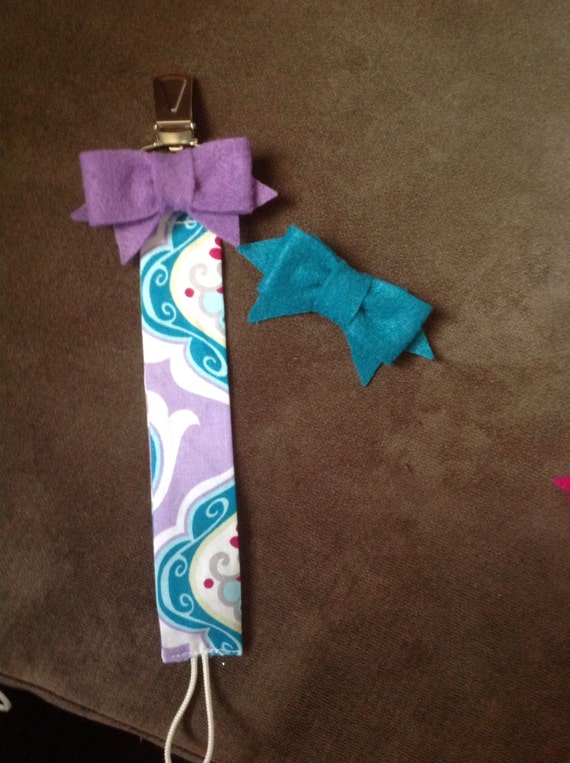 Items similar to Pacifier Clip with Interchangeable Bows on Etsy