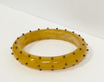 Beaded Lucite Bracelet/ Vintage Bangle Bracelet / Vintage Lucite/Vintage Jewelry