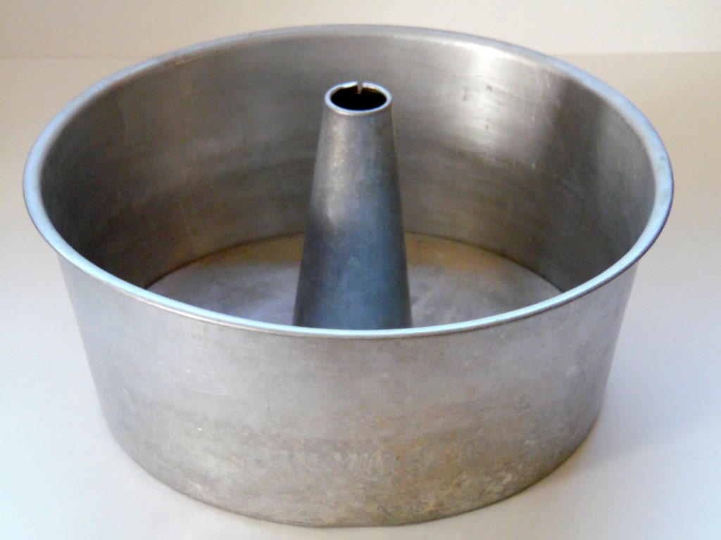 Aluminum 2 Piece Bundt Angel Food Cake Pan 10x4 by BnEVintage
